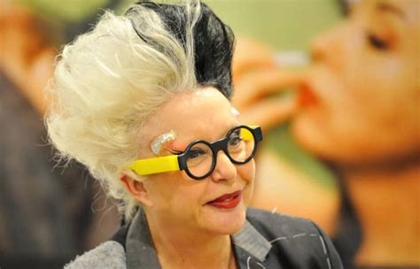 ORLAN: franz. Künstlerin und Performerin der Gegenwart